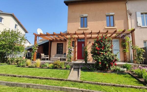 Maison à vendre    4 pièces • 76 m2 Saint-Pierre-la-Palud