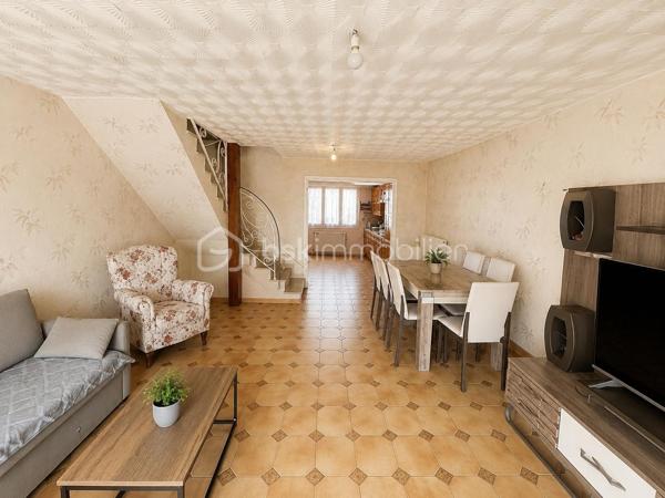 Vous recherchez une maison avec du potentiel, au calme et avec un extérieur ? Cette maison de 80 m² saura vous séduire par ses possibilités d’aménagement et d’évolution.
Située dans un secteur pavillonnaire calme et agréable, cette maison offre actuellement une surface d’environ 80 m², composée d’une cuisine, d’un salon-salle à manger et de deux chambres.
À l’extérieur, vous profiterez d’une terrasse ainsi que d’un jardin d’environ 100 m², idéal pour profiter des beaux jours.
Des travaux de rénovation sont à prévoir, mais ils permettront de créer un intérieur à votre image et de valoriser pleinement le bien.
Autre atout majeur : la maison bénéficie d’un intéressant potentiel d’extension, offrant la possibilité d’augmenter la surface habitable et d’adapter le logement à vos futurs projets.
 idéal pour un acquéreur souhaitant réaliser un projet à son image.