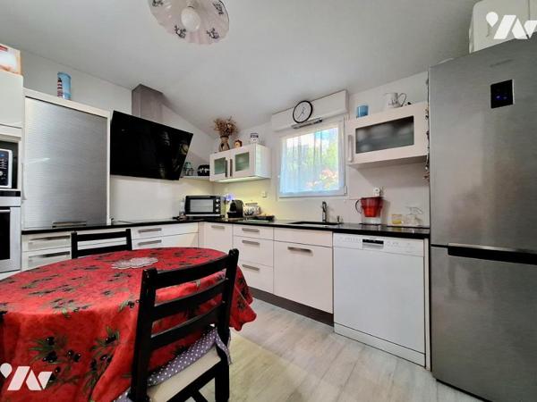 Dans la très prisée résidence des Senioriales à Saleilles, spacieuse maison de type 3 avec véranda.