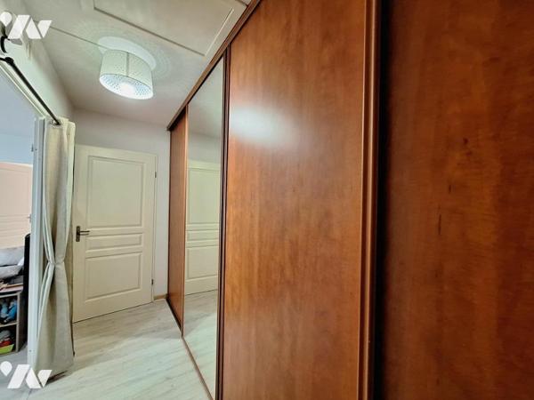 Dans la très prisée résidence des Senioriales à Saleilles, spacieuse maison de type 3 avec véranda.