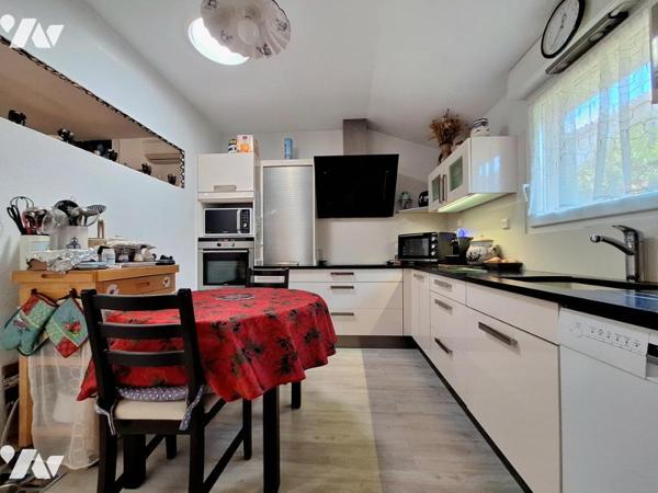 Dans la très prisée résidence des Senioriales à Saleilles, spacieuse maison de type 3 avec véranda.