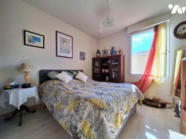 Dans la très prisée résidence des Senioriales à Saleilles, spacieuse maison de type 3 avec véranda.