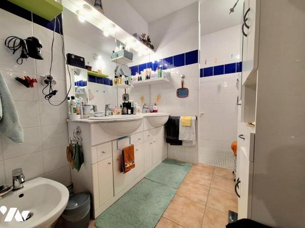 Dans la très prisée résidence des Senioriales à Saleilles, spacieuse maison de type 3 avec véranda.