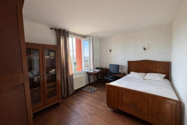 Maison sur sous sol dans un quartier calme de la ville d'Imphy