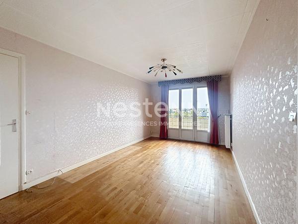 Appartement T4 BRON 3 chambres - Dernier étage - Cave - Garage - Secteur MARNE/PISCINE - 69500 BRON