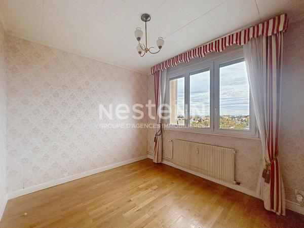 Appartement T4 BRON 3 chambres - Dernier étage - Cave - Garage - Secteur MARNE/PISCINE - 69500 BRON