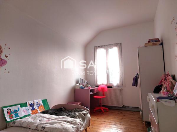 Maison type 5, pièce indépendante, cour et garage