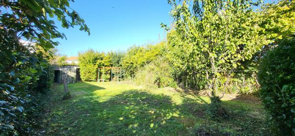 NANTES BOURGEONNIERE / HIPPODROME : En vente ! Exclusivité pour cette familiale de 4 chambres, jardin arboré Ouest, proche toutes commodités.