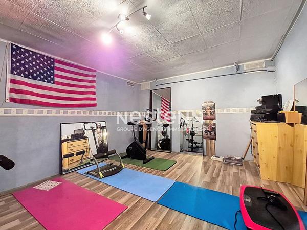 A VENDRE - ROQUETTES - VILLA T4 118 m² Piscine Jacuzzi Pétanque