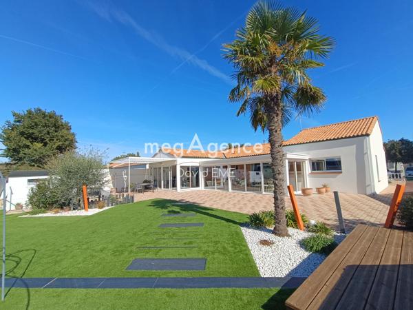 Maison à AIZENAY, 85190 - 6 pièces 166m²