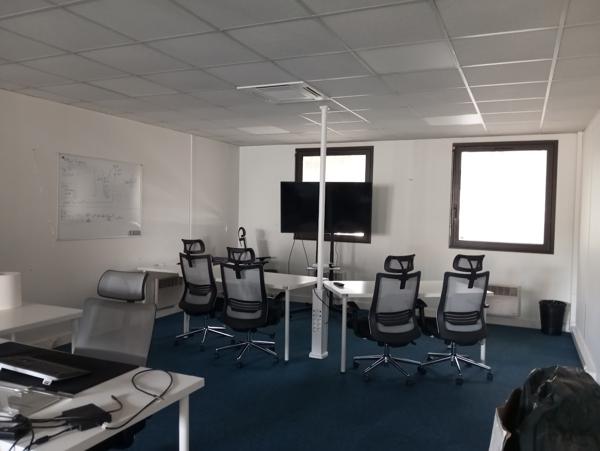 A VENDRE - LIMOGES Centre-ville - Bureaux 242 m² normes PMR en parfait état + 2 places de parking