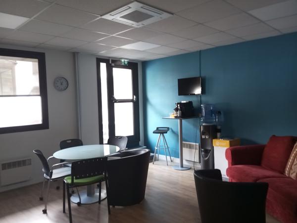 A VENDRE - LIMOGES Centre-ville - Bureaux 242 m² normes PMR en parfait état + 2 places de parking