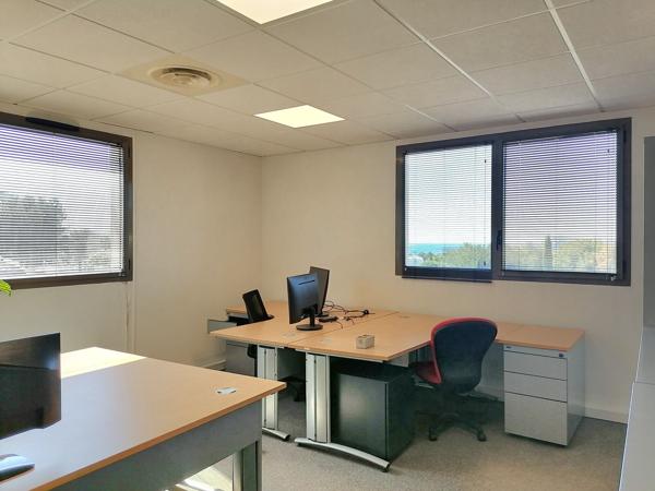 Bureaux PMR avec vue mer et parkings à louer - LE FORUM B - La Ciotat