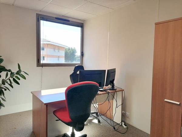 Bureaux PMR avec vue mer et parkings à louer - LE FORUM B - La Ciotat