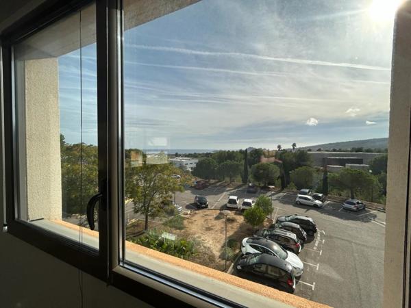 Bureaux PMR avec vue mer et parkings à louer - LE FORUM B - La Ciotat