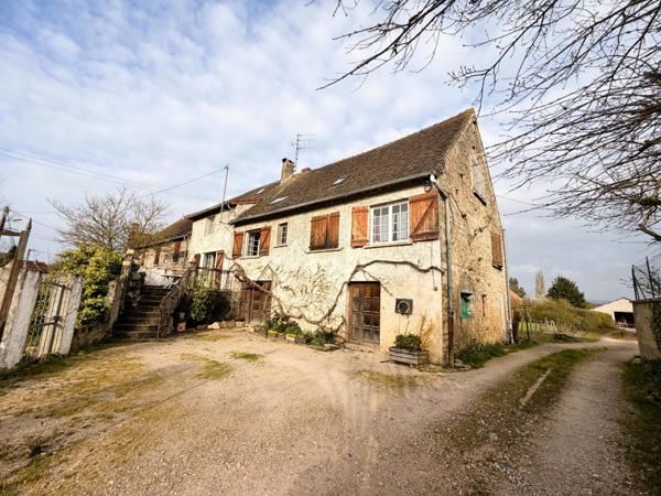 Maison avec hangar agricole et terrain