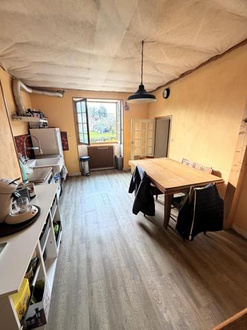 Maison avec hangar agricole et terrain