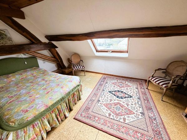 Maison avec hangar agricole et terrain