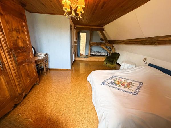 Maison avec hangar agricole et terrain