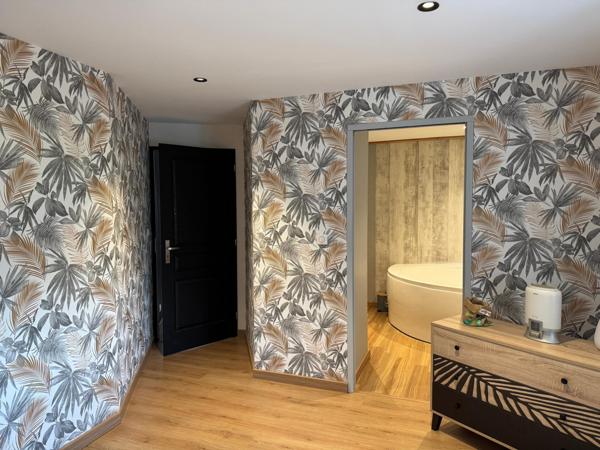 Toute rénovée - Contemporain dans l'ancien - 124 m2, voire plus !