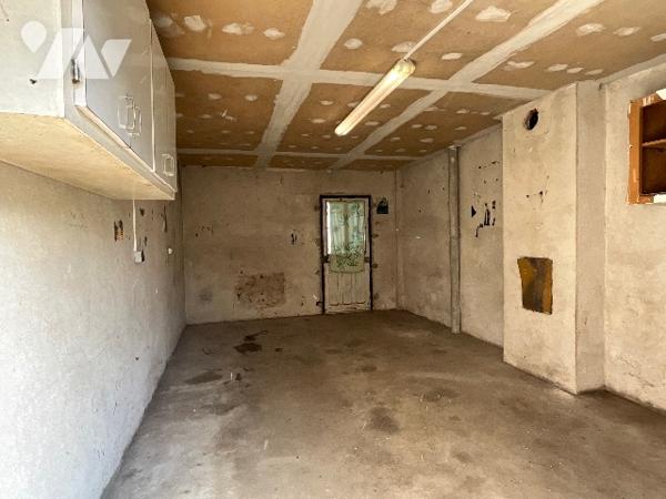 SAUNAY (37110) - Maison avec cour, dépendances et jardin.