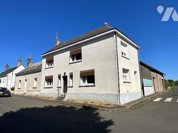 SAUNAY (37110) - Maison avec cour, dépendances et jardin.