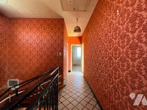 SAUNAY (37110) - Maison avec cour, dépendances et jardin.