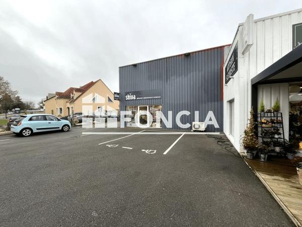 À vendre Local commercial 689 m² - Mulsanne 72230