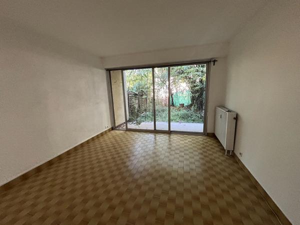 AIX EN PROVENCE - A LOUER - STUDIO AVEC JARDIN ET PARKING
