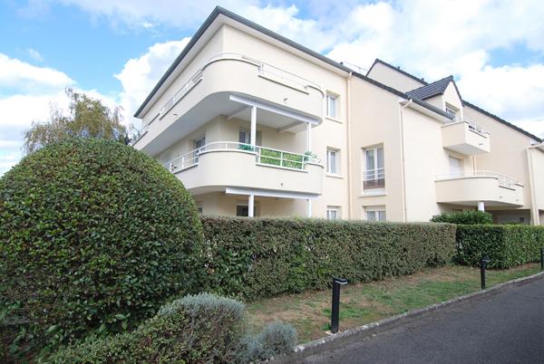 Appartement Ozoir La Ferrière 1 pièce de 27.25 m² avec Terrasse, cave et parking