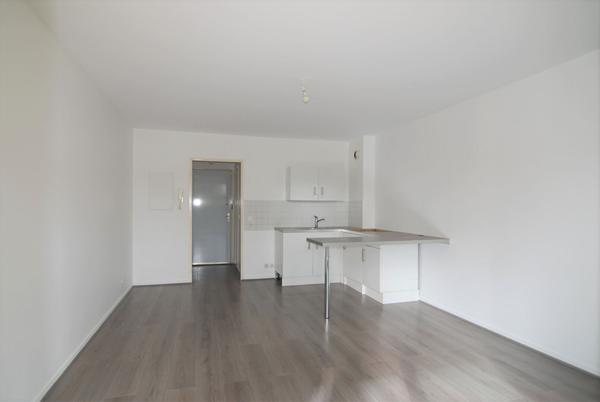Appartement Ozoir La Ferrière 1 pièce de 27.25 m² avec Terrasse, cave et parking