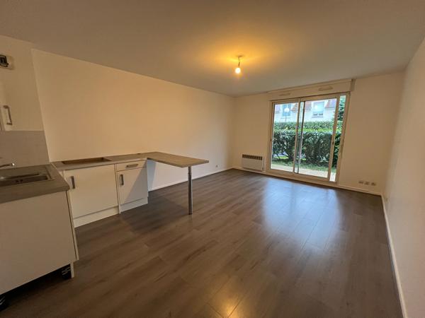 Appartement Ozoir La Ferrière 1 pièce de 27.25 m² avec Terrasse, cave et parking