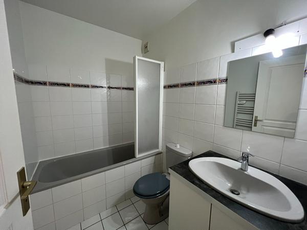 Appartement Ozoir La Ferrière 1 pièce de 27.25 m² avec Terrasse, cave et parking