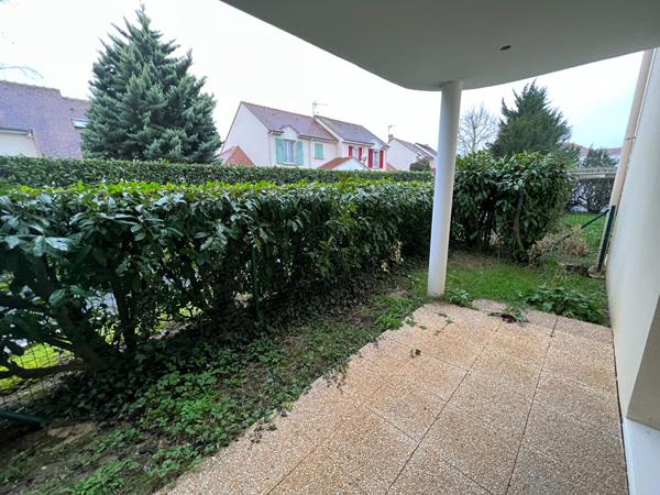 Appartement Ozoir La Ferrière 1 pièce de 27.25 m² avec Terrasse, cave et parking