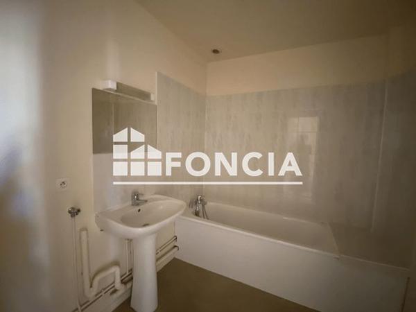 Location Appartement 3 pièces 68.77 m² - 12-14 GRANDE RUE MAURICE VIOLLETTE Dreux 28109