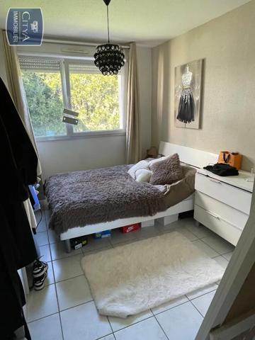 Appartement à louer 4 pièces 81.79m² Arras (62000)