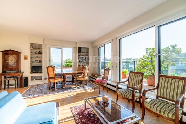 127 m2 dernier étage avec terrasse de 60m2 et splendide vue sur Paris