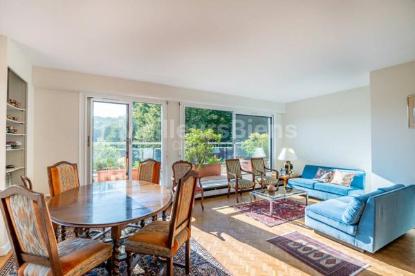 127 m2 dernier étage avec terrasse de 60m2 et splendide vue sur Paris