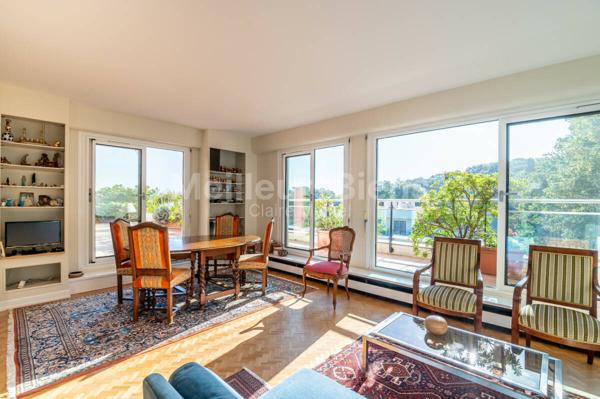 127 m2 dernier étage avec terrasse de 60m2 et splendide vue sur Paris