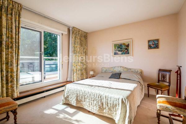 127 m2 dernier étage avec terrasse de 60m2 et splendide vue sur Paris