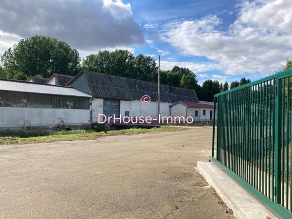 Bureau à vendre 2 pièces de 1 487 m²