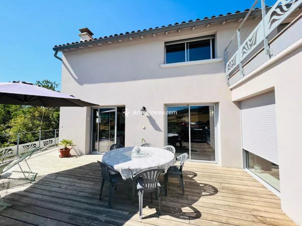 Vente                                                      Villa
                        
                     6 pièces                      160 m2                     à Millau