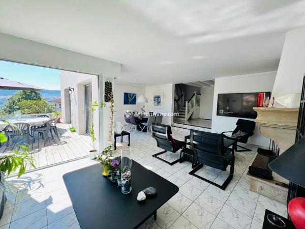 Vente                                                      Villa
                        
                     6 pièces                      160 m2                     à Millau
