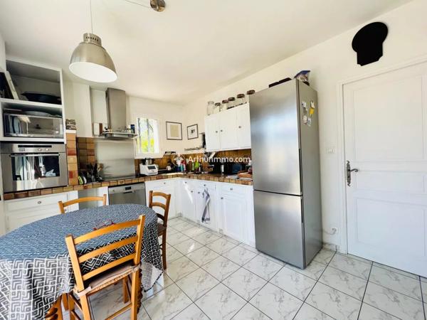 Vente                                                      Villa
                        
                     6 pièces                      160 m2                     à Millau