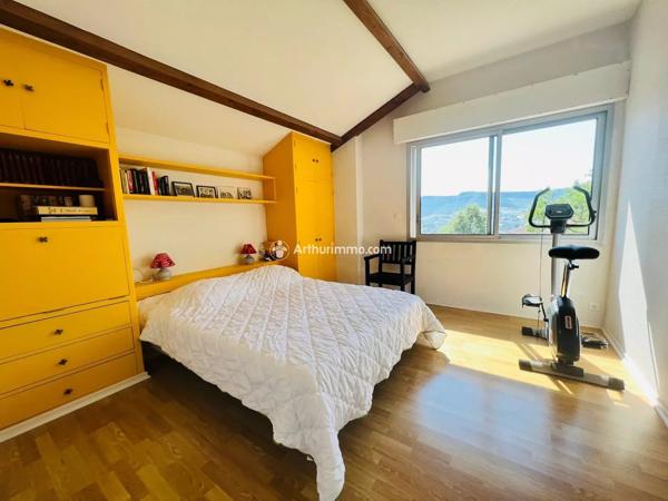 Vente                                                      Villa
                        
                     6 pièces                      160 m2                     à Millau