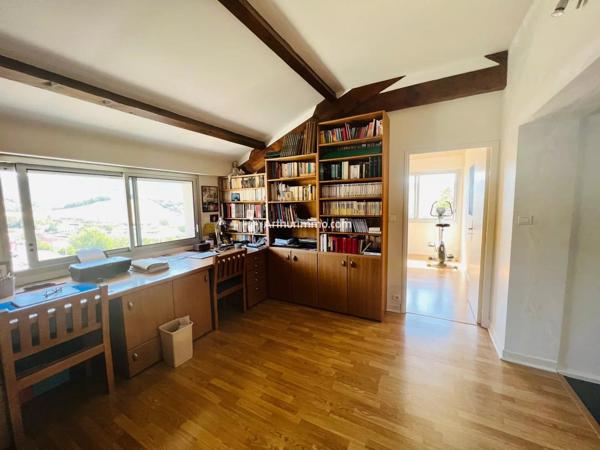 Vente                                                      Villa
                        
                     6 pièces                      160 m2                     à Millau