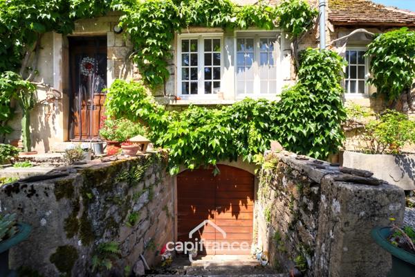 Propriété familiale de charme avec parc arboré dans le Revermont jurassien, proche LONS-LE-SAUNIER (39000)