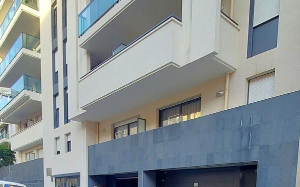 Stationnement à vendre    28 m2 Nice