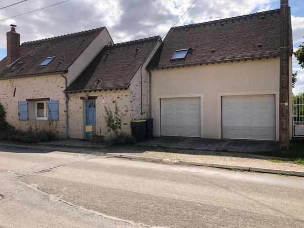 Charmante briarde rénovée -175 m² habitables - 4 chambres -Terrain de 871 m²