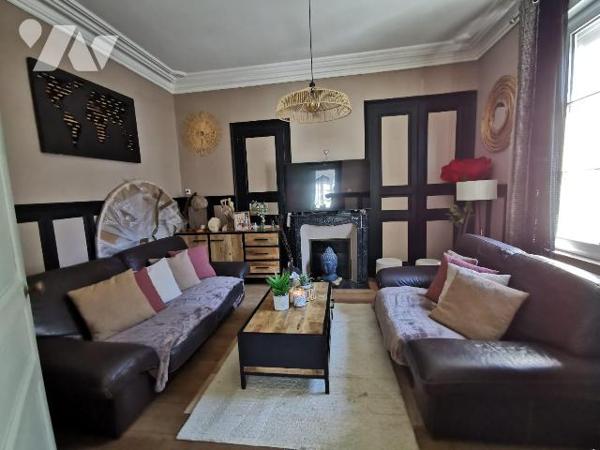 Maison bourgeoise des années 1900 rénovée avec goût , caractère et charme de plus de 150m² habi...